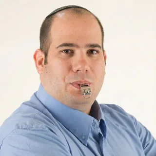 Roni Arzi at Mashrokit